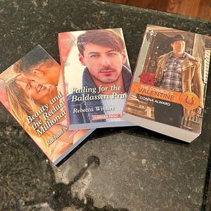 Lot of 3 Harlequin Ln! Romance Paperback Novels 💝